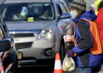 התרומות לארגונים יהודיים גדלו במהלך המגפה, אבל קביעת סדר עדיפויות מעולם לא הייתה קשה יותר