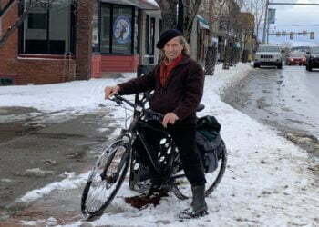 האמן שמטפח קהילה יהודית בקצה הצפוני של אמריקה, והתפרסם בזכות הפסל של ישו הצלוב