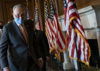 סנטור צ׳אק שומר הוא כעת היהודי הבכיר ביותר בוושינגטון, והוא לא מסתיר לרגע את שורשיו