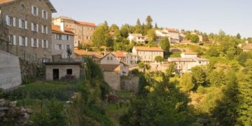 ניצול שואה הוריש 2 מיליון דולר לעיירה בצרפת שבה הוסתר מהנאצים