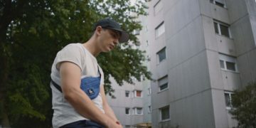 צעיר, יהודי ולא מוכר לגרמנים: הסרט הקצר "בקבוק מזלטוב" מפרק את הסטריאוטיפים