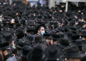 שנה של אבדות: היהדות הדתית מתקשה לעכל את מותם של רבניה הבכירים מקורונה