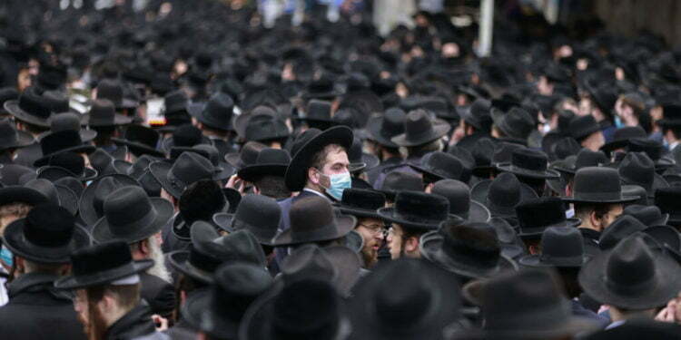 שנה של אבדות: היהדות הדתית מתקשה לעכל את מותם של רבניה הבכירים מקורונה