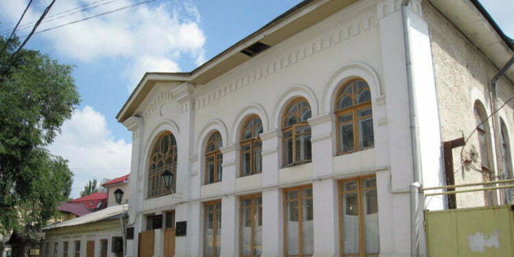 הרב במולדובה עזר להציל חיים, וזכה באספקת מצות לקהילתו