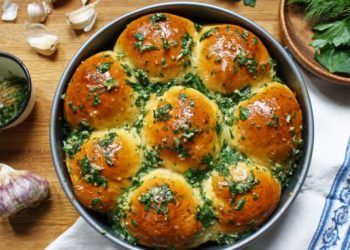 מתכון: פַּמפּוּשְקִי, לחמניות שום אוקראיניות חלומיות