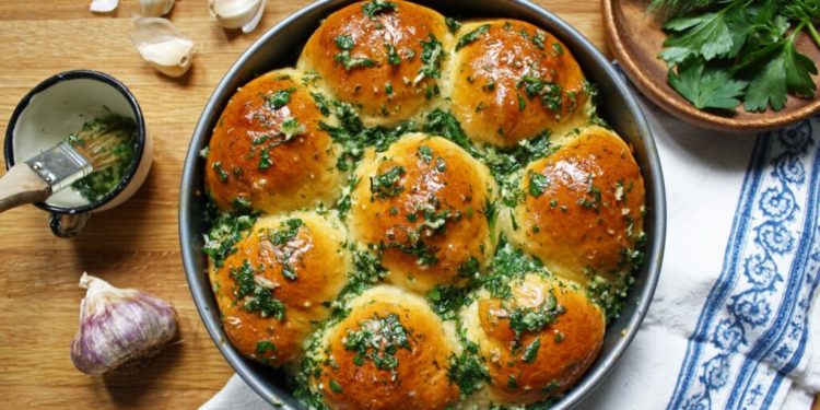 מתכון: פַּמפּוּשְקִי, לחמניות שום אוקראיניות חלומיות