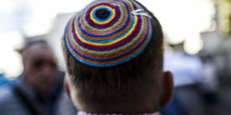 בית משפט בקוובק אישר חוק האוסר על כיפות ושאר סמלים דתיים במקום העבודה