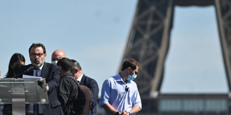 בעצרת לזכרה של שרה חלימי בפאריס, החלה יהדות צרפת לגלות סימני שבירה