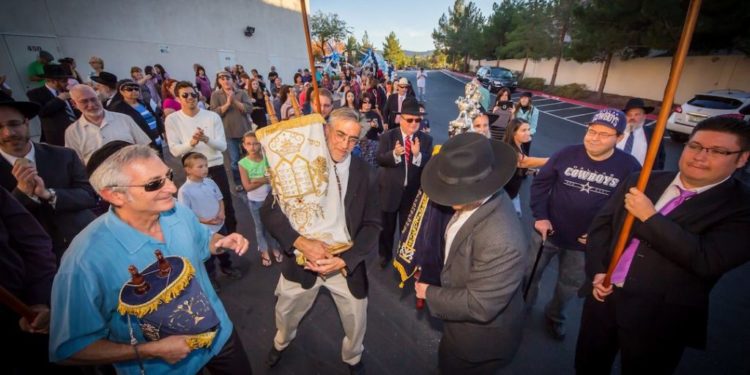 מחוץ לעיר החטאים לאס וגאס, צומחת קהילה יהודית אורתודוקסית משגשגת