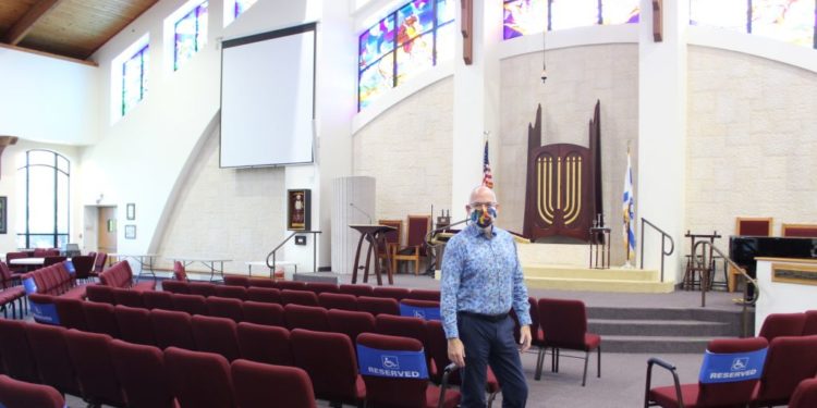 איך הפנסיונרים היהודיים במרכז פלורידה בנו לעצמם קהילה משלהם