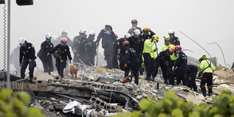 לחברות הקבורה היהודיות, קריסת הבניין בסרפסייד מציבה אתגר מורכב וקשה מנשוא