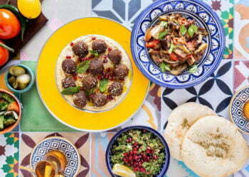 השפית שעושה חיל בדובאי עם מנות פיוז'ן כשרות מהמטבח האמירותי-יהודי