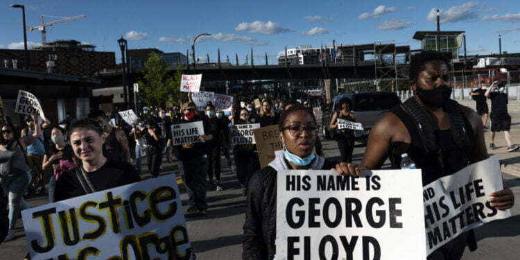 "יש לנו עדיין עוד הרבה עבודה": שנה אחרי, הקהילה היהודית עדיין מתמודדת עם רצח ג׳ורג׳ פלויד