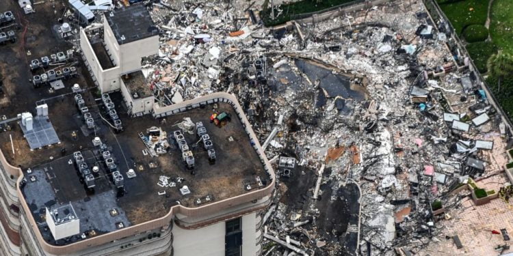 קריסתו הקטלנית של רב הקומות בסרפסייד פגעה בקהילה יהודית גדלה ורבגונית