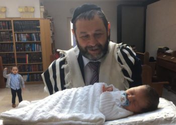 הוא היה בתרדמת חודשיים; הקהילה האורתודוקסית עזרה לו לשרוד