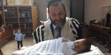 הוא היה בתרדמת חודשיים; הקהילה האורתודוקסית עזרה לו לשרוד