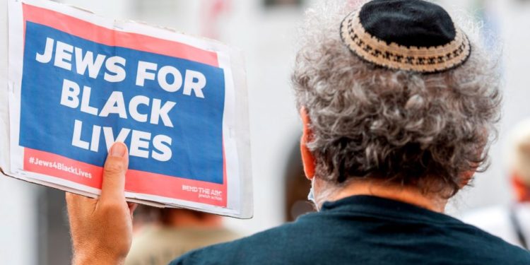הארגון הזה אמור היה לאחד את היהודים, אבל ויכוח סביב 'חיי השחורים חשובים' עשוי להחיש את קיצו