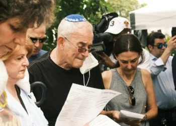 "הדרך תהיה קשה": בסרפסייד, הקהילה היהודית נערכת לבשורות קשות בשבת עגומה