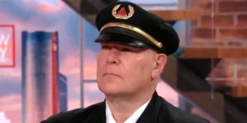 בן של ניצול שואה שהטיס אפגאנים לארה"ב: היה קל לשים את עצמי בנעליהם