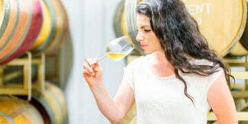 השורשים היהודיים של יין הדבש, שחזר במפתיע לאופנה