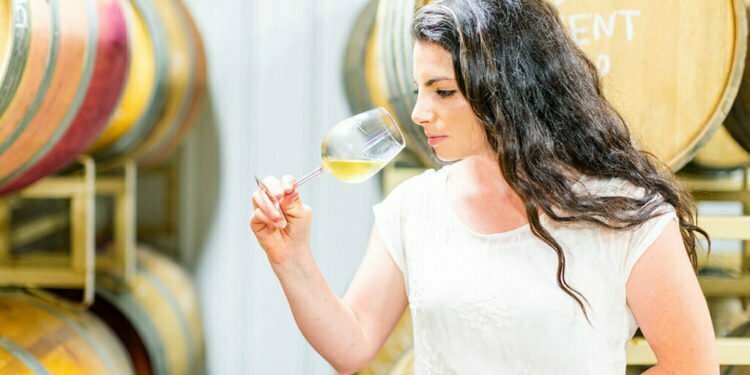 השורשים היהודיים של יין הדבש, שחזר במפתיע לאופנה