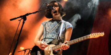 עזרא פורמן שרה על אלוהים במוזיקת האינדי-רוק שלה. עכשיו היא לומדת בבית מדרש לרבנים