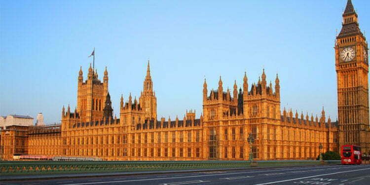 תוספת לתפריט: הפרלמנט הבריטי יגיש מעתה גם אוכל כשר