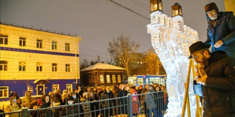 מזג האוויר בסיביר מתחמם, ומסורת בניית חנוכיית הקרח בסכנה