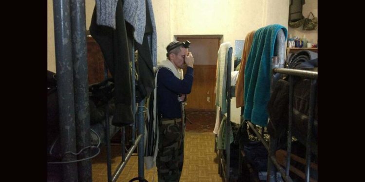 מתפילין לאימון צבאי: חייל צה״ל לשעבר נלחם ביערות אוקראינה כדי לבלום את הטנקים הרוסיים