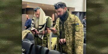 האב והבן החרדים שהתנדבו לצבא האוקראיני: ׳מוכנים להרוג חיילים רוסיים׳