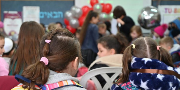 בנוף הגליל, מוצאים הפליטים מאוקראינה בית חם, חינוך דתי – והכל ברוסית