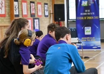 בלונדון, בית ספר לילדים עם צרכים מיוחדים הפך לנקודת מפגש נדירה ליהודים חרדיים וחילוניים