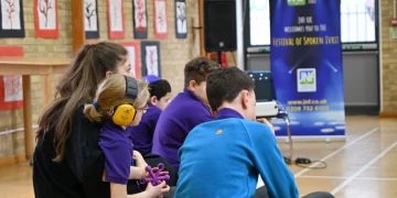 בלונדון, בית ספר לילדים עם צרכים מיוחדים הפך לנקודת מפגש נדירה ליהודים חרדיים וחילוניים