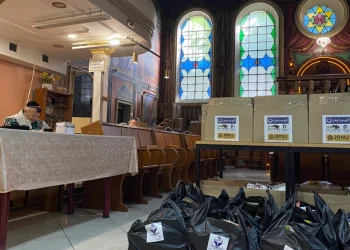 היהודים בורחים מאזורי הקרבות, ומעניקים חיים חדשים לקהילות המצטמקות של מערב אוקראינה